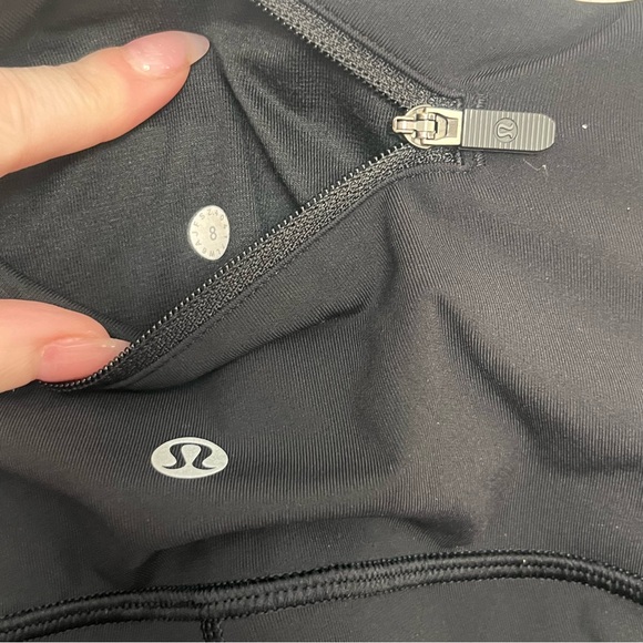 Lululemon On Your Mark Crop (23")
Black size 8 Full on Luxtreme - Picture 5 of 10